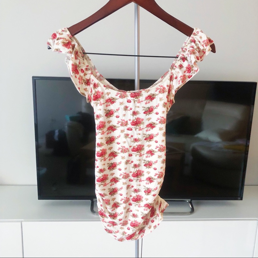 Red Ivory Floral Rose Ruffle Sleeve Open Back Ruched Top